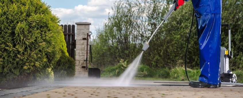 The risks of DIY jet washing