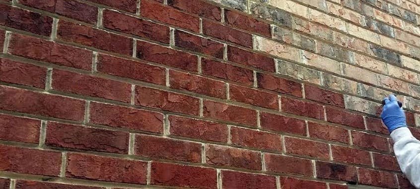 Brick cleaning after paint removal-min