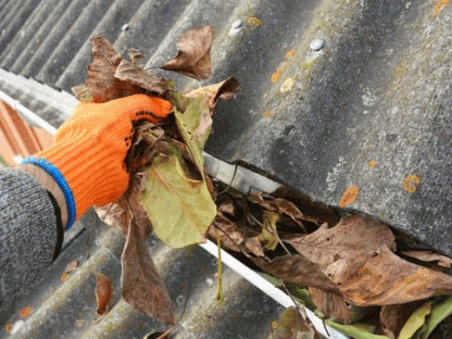 Cleaning Blocked gutter